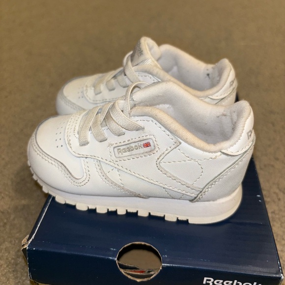 Gently worn toddler white Reebok Classic size 5. - Picture 4 of 8